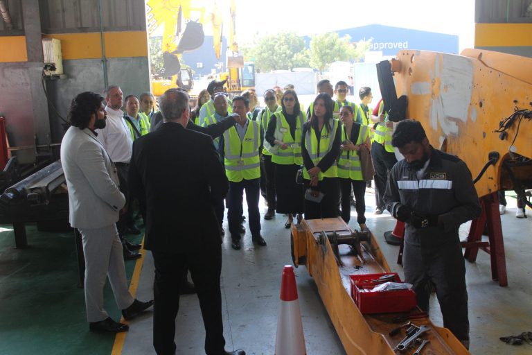 Tập đoàn MICO GROUP trong chuyến thăm quan tại Dubai, UAE, JCB Trung Đông